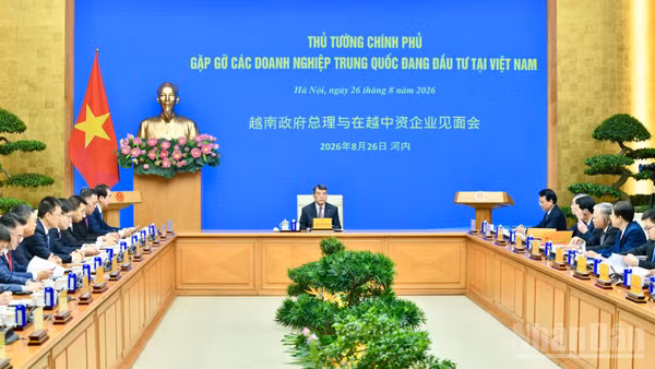 Thủ tướng Chính phủ Lê Minh Hưng chủ trì cuộc gặp gỡ các doanh nghiệp Trung Quốc đang đầu tư tại Việt Nam. (Ảnh: THANH GIANG)