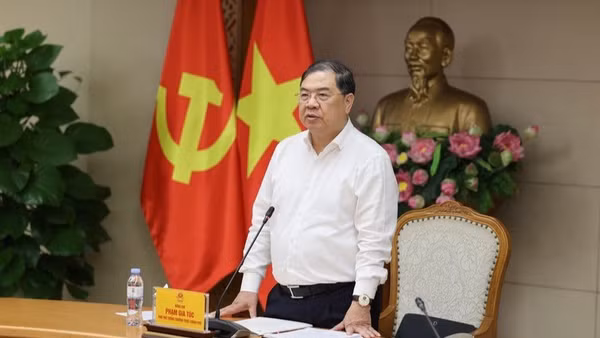 Phó Thủ tướng Thường trực Chính phủ Phạm Gia Túc yêu cầu biểu trưng phải thể hiện được bản sắc văn hóa, hình ảnh và vị thế của Việt Nam trên cương vị nước chủ nhà APEC 2027. (Ảnh: chinhphu.vn/Phương Nguyên)