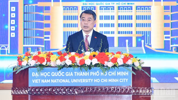 Thủ tướng Chính phủ Lê Minh Hưng phát biểu ý kiến tại Lễ khai khóa năm 2026 của Đại học Quốc gia Thành phố Hồ Chí Minh. (Ảnh: THANH GIANG)