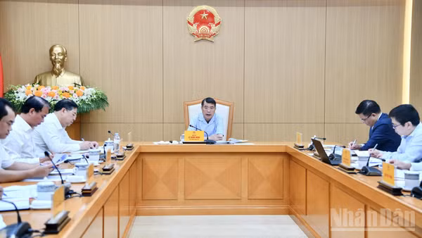 Thủ tướng Chính phủ Lê Minh Hưng chủ trì cuộc họp về bảo đảm cung ứng điện. (Ảnh: THANH GIANG)
