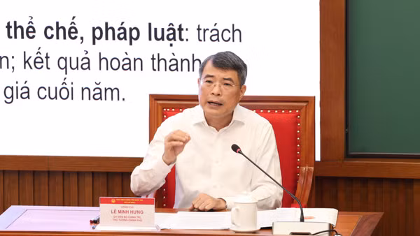 Thủ tướng Chính phủ Lê Minh Hưng trao đổi tại chương trình. (Ảnh: LẠI HOA)