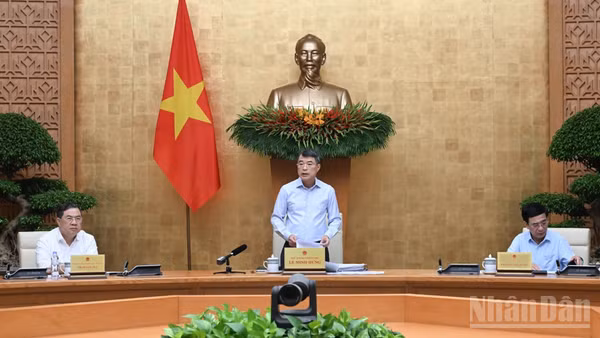 Thủ tướng Chính phủ Lê Minh Hưng chủ trì Phiên họp Chính phủ thường kỳ tháng 8. (Ảnh: TRẦN HẢI)