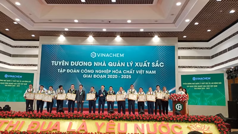 Vinachem tuyên dương các Nhà quản lý xuất sắc giai đoạn 2020-2025.