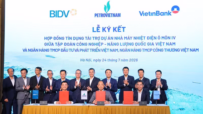 Đại diện Petrovietnam, BIDV và VietinBank ký hợp đồng tín dụng tài trợ dự án Nhà máy nhiệt điện Ô Môn IV.