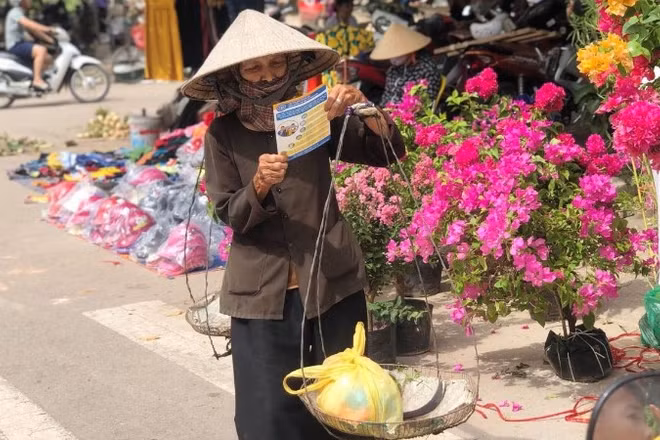 Phụ nữ trong khu vực phi chính thức đang đóng góp quan trọng cho kinh tế hộ gia đình và xã hội đô thị. (Ảnh minh họa: TTXVN)