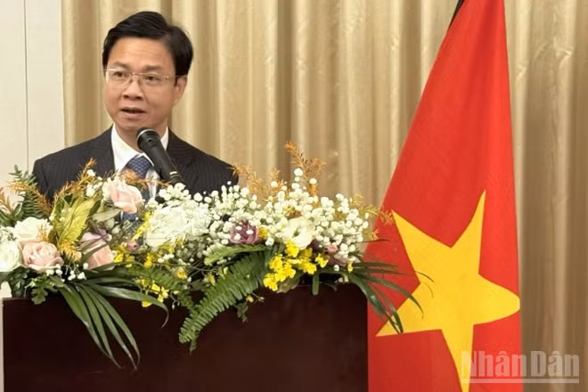 Thứ trưởng Ngoại giao Ngô Lê Văn phát biểu tại buổi lễ. (Ảnh: TRUNG HƯNG)