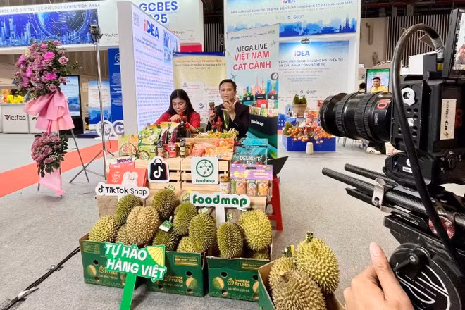 Phiên livestream bán hàng trực tuyến. (Ảnh minh họa: BCT)