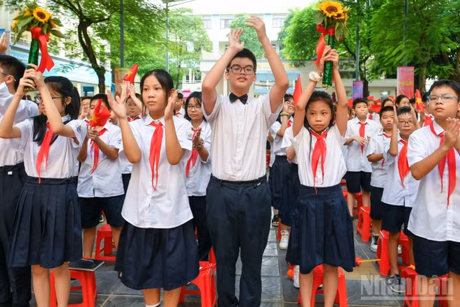 Học sinh Trường trung học cơ sở Hoàng Hoa Thám, Hà Nội, trong lễ khai giảng năm học mới. (Ảnh minh họa: THÀNH ĐẠT)