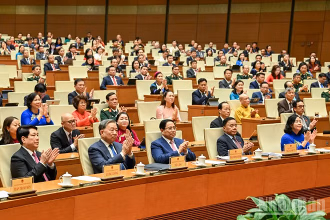 Lãnh đạo Đảng, Nhà nước cùng các đại biểu Quốc hội tham dự phiên họp. (Ảnh: DUY LINH)