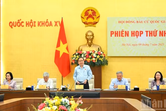 Phiên họp thứ nhất Hội đồng Bầu cử quốc gia. (Ảnh: DUY LINH)
