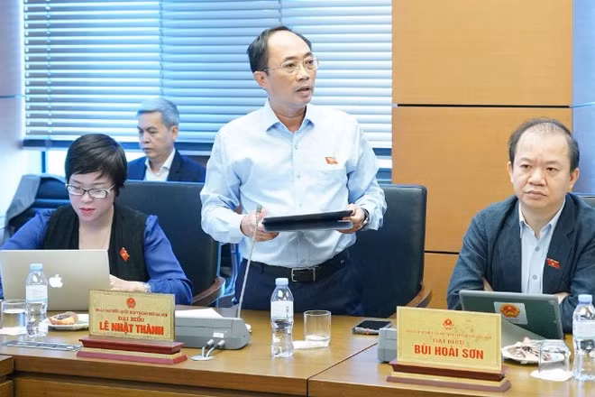 Đại biểu Lê Nhật Thành (Hà Nội) phát biểu tại phiên thảo luận Tổ của Quốc hội.