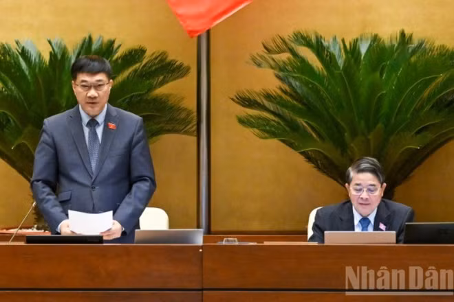 Phó Chủ tịch Quốc hội Vũ Hồng Thanh phát biểu kết luận nội dung thảo luận. (Ảnh: THỦY NGUYÊN)