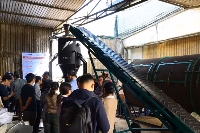 Mô hình lò khí hóa tận dụng phế phẩm nông nghiệp được đông đảo bà con nông dân hưởng ứng. (Ảnh: Helvetas Việt Nam)