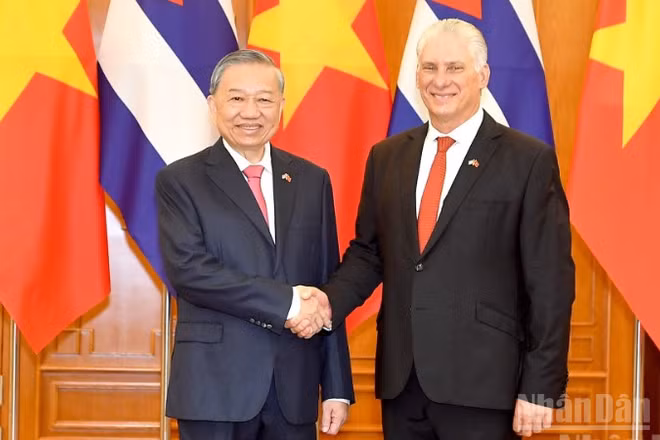 Tổng Bí thư Tô Lâm với Bí thư Thứ nhất, Chủ tịch nước Cuba Miguel Diaz-Canel Bermudez. (Ảnh: ĐĂNG KHOA)