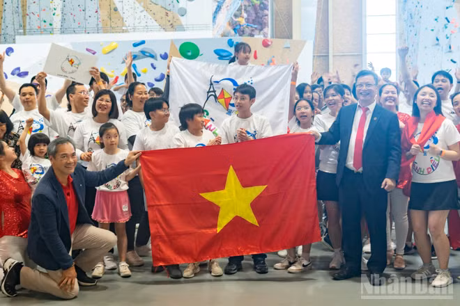 Các hội đoàn người Việt Nam tại Pháp tham gia Đại hội Thể thao người Việt Nam tại Pháp lần thứ 3, góp phần tạo nên ngày hội giao lưu, đoàn kết và gìn giữ bản sắc văn hóa dân tộc.
