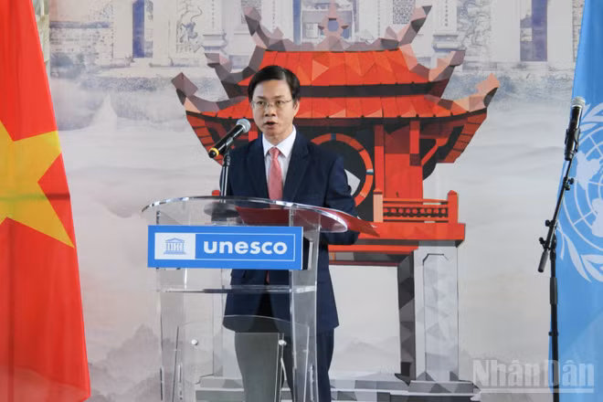 Thứ trưởng Ngoại giao Ngô Lê Văn, Chủ tịch Ủy ban Quốc gia Việt Nam về UNESCO phát biểu tại chương trình.