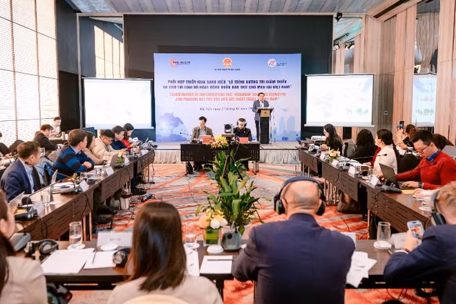 Quang cảnh cuộc họp.
