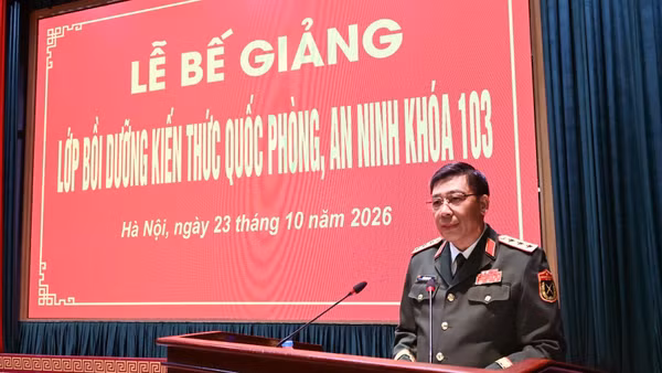 Thượng tướng Trần Việt Khoa, Giám đốc Học viện Quốc phòng phát biểu tại buổi lễ. (Ảnh: CTV)