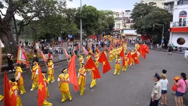 Lễ hội tại phố đi bộ hồ Hoàn Kiếm. (Ảnh: CHÍ DŨNG)