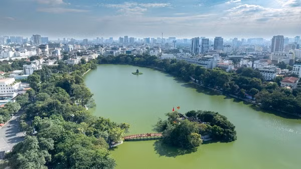 Hồ Hoàn Kiếm, thành phố Hà Nội. (Ảnh: Đăng Quang)