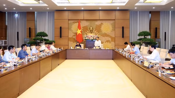 Toàn cảnh cuộc làm việc. 