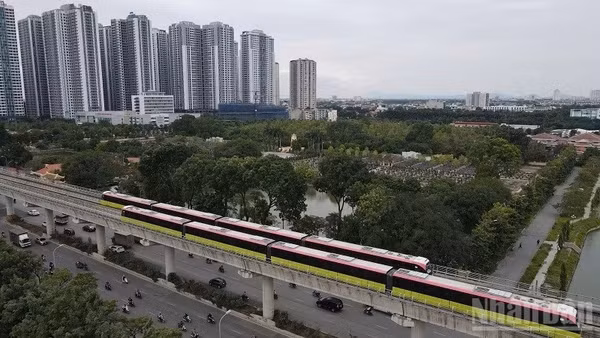 Tuyến metro Nhổn-ga Hà Nội sau 2 năm đi vào hoạt động đã vận chuyển gần 14,2 triệu lượt hành khách. (Ảnh: HOÀNG ANH)