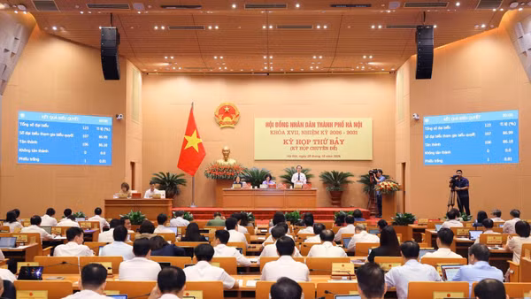 Tại kỳ họp thứ 7, Hội đồng nhân dân thành phố Hà Nội đã quyết nghị nhiều chính sách dân sinh, có tác động lớn. Ảnh: Lê Hải.