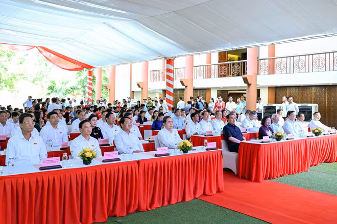 Các đại biểu dự Lễ khánh thành Nhà tưởng niệm Chủ tịch Tôn Đức Thắng tại xã Tân Trào, tỉnh Tuyên Quang. (Ảnh: Duy Linh)