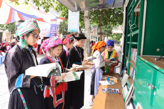 Học sinh Trường phổ thông dân tộc nội trú trung học phổ thông Hà Giang tại Lễ phát động hưởng ứng Ngày sách và Văn hóa đọc Việt Nam.