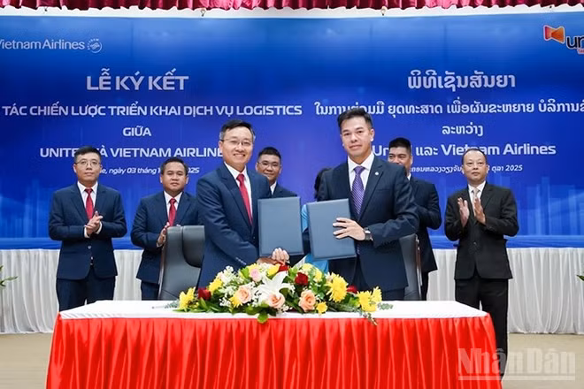 Vietnam Airlines và Unitel hợp tác triển khai dịch vụ logistics tại Lào. (Ảnh: TRỊNH DŨNG)