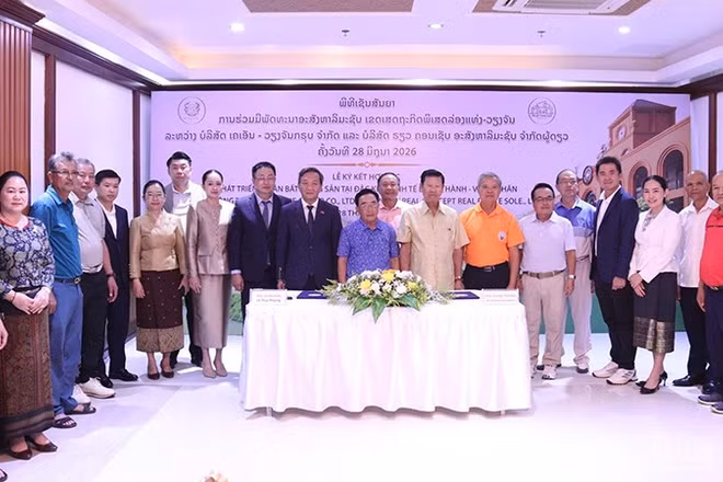 Các đại biểu chứng kiến lễ ký kết. (Ảnh: DUY TOÀN)