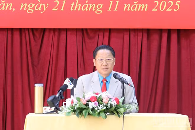 Đồng chí Laopaoxong Navongxay, Ủy viên Trung ương Đảng, Phó Trưởng ban Thường trực Ban Tuyên huấn Trung ương Đảng Nhân dân cách mạng Lào. (Ảnh: DUY TOÀN)