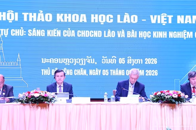 Các đồng chí chủ trì hội thảo. (Ảnh: DUY TOÀN)