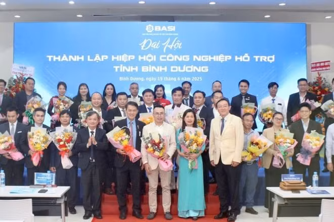 Ra mắt Ban chấp hành Hiệp hội Công nghiệp hỗ trợ tỉnh Bình Dương nhiệm kỳ I. 
