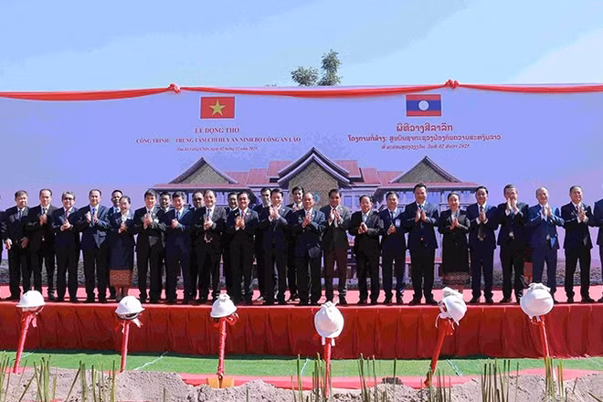 Các đại biểu tại buổi lễ. (Ảnh: DUY TOÀN)