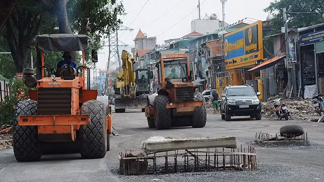 Giao thông là một ngành quan trọng nhưng tiến độ giải ngân vốn đầu tư công quá ì ạch. Ảnh: NAM NGUYỄN