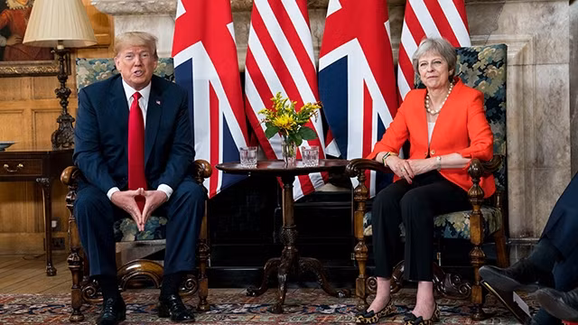 Tổng thống Mỹ Donald Trump (trái) tại cuộc gặp với Thủ tướng Anh Theresa May. Ảnh: THE NEW YORK TIMES