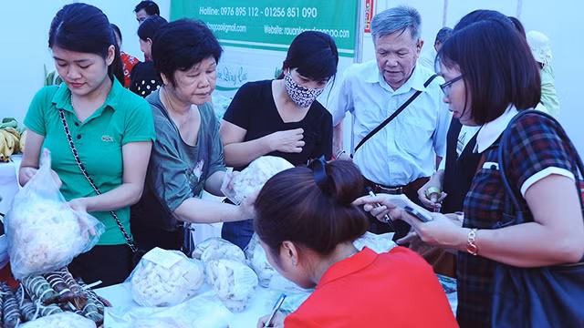 Nhiều doanh nghiệp chủ động xây dựng các chuỗi liên kết từ sản xuất đến phân phối để nâng cao sức cạnh tranh. Ảnh: NAM HẢI
