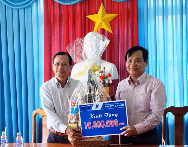 Trao “mùa xuân” cho người già neo đơn, trẻ em cơ nhỡ