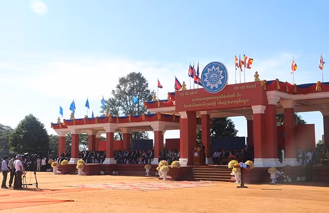 Quang cảnh Lễ kỷ niệm 40 năm Ngày thành lập Mặt trận Đoàn kết cứu nước Campuchia.