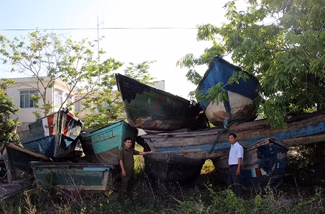 Tang vật bị bắt giữ ở xã Vĩnh Ngọc - TP Nha Trang đã chất lên thành đống cao.