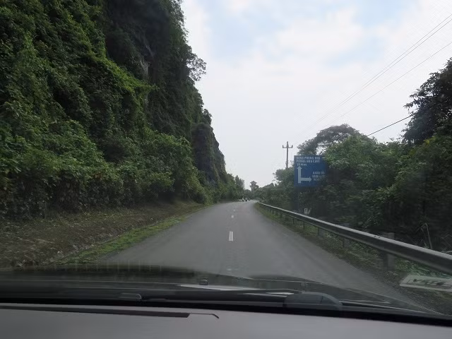 Đoạn đường 12A trên Đường Hồ Chí Minh. 