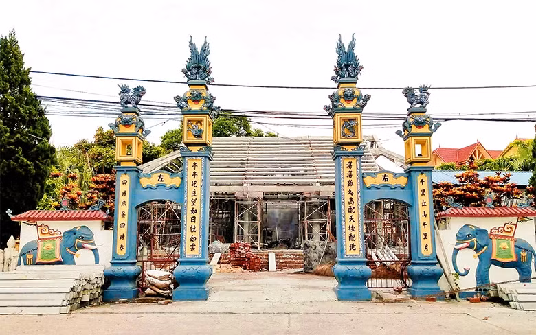  Ðình Lương Xá do người dân địa phương tự ý tháo dỡ, xây mới bằng bê-tông cốt thép.