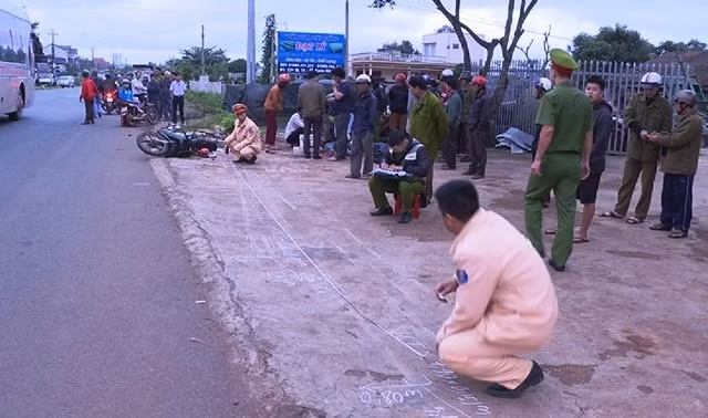 Các cơ quan chức năng tỉnh Đác Lắc điều tra làm rõ nguyên nhân vụ tai nạn. 