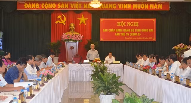 Đồng chí Nguyễn Phú Cường phát biểu tại hội nghị.