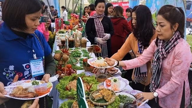 Không gian ẩm thực Nam Bộ thu hút thực khách với nhiều món ăn ngon đặc trưng vùng miền. (Ảnh: NDĐT/Thùy Linh)