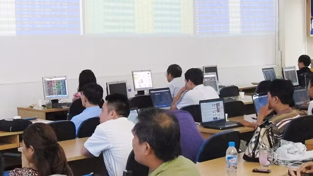 Đầu phiên 10-4, VIC còn tăng thêm 1,41% nữa trước khi bị bán ra ồ ạt. Ảnh: N.HẢI