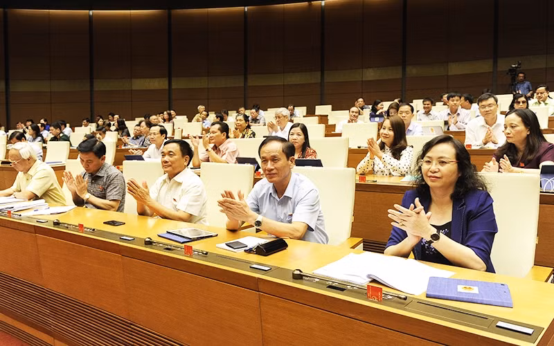 Đoàn đại biểu Quốc hội tỉnh Thanh Hóa tại phiên làm việc sáng ngày 13-6.