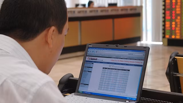 Nhà đầu tư rất mong đợi cổ phiếu VHM sẽ giúp chỉ số tăng lên. Ảnh: NAM ANH