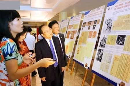 Trưng bày Châu bản Triều Nguyễn nhân Lễ đón nhận Bằng di sản tư liệu thuộc chương trình ký ức thế giới khu vực châu Á - Thái Bình Dương.